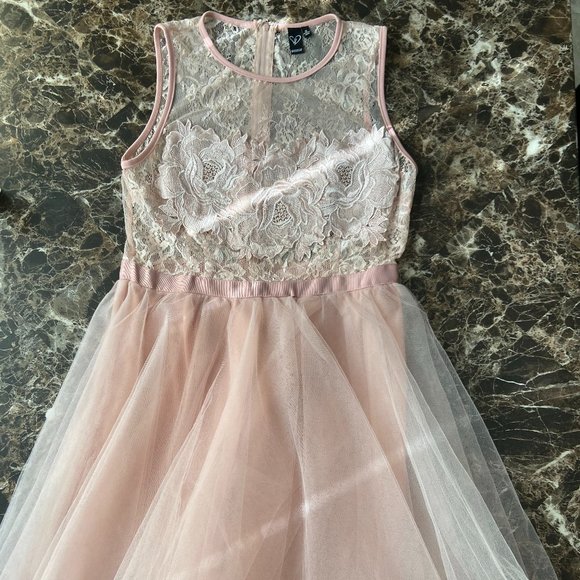 Windsor Dresses & Skirts - Mauve semi-formal dress